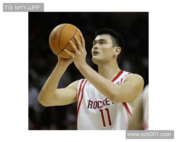 姚明亲自示范投篮技巧引领年轻球员提升篮球水平