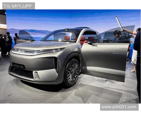 姚明在上海驾驶豪车的日常生活与城市风景的完美融合