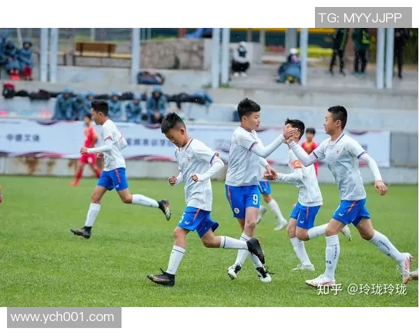 中国足球教练席上的明星球员们如何影响本土足球发展与青训体系 中国足球教练席上的明星球员们如何影响本土足球发展与青训体系