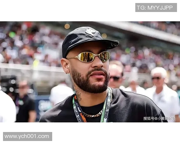 足球明星佩戴耳饰的高清图片欣赏与时尚风格解析